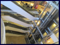 Oakland Mall, Zona 10